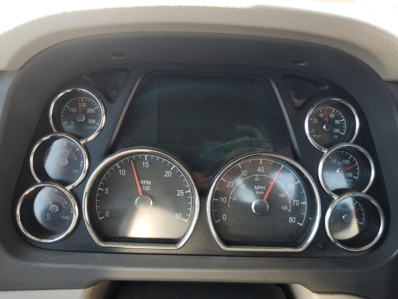 Lot #3315558782 2020 PETERBILT 567