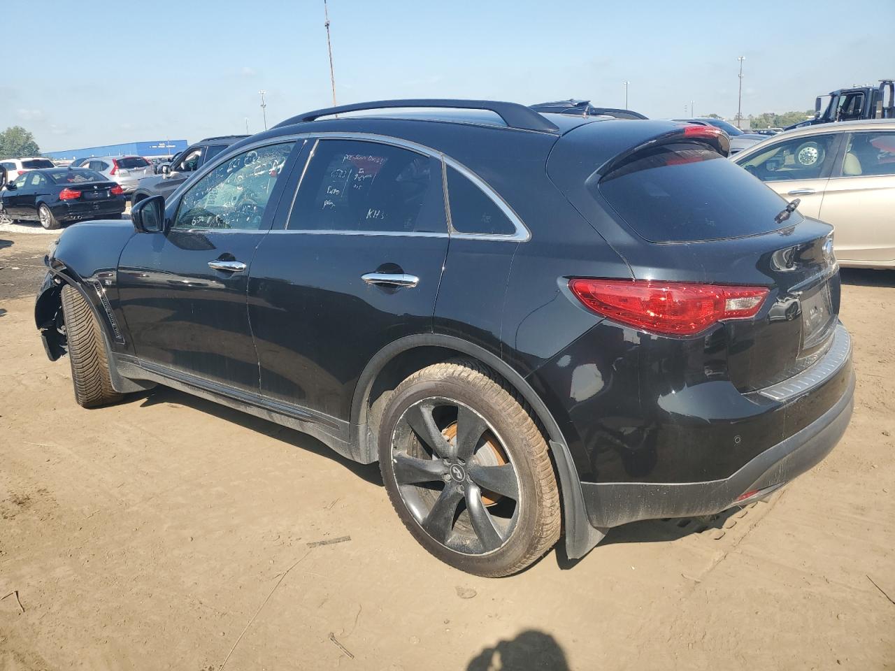 INFINITI QX70