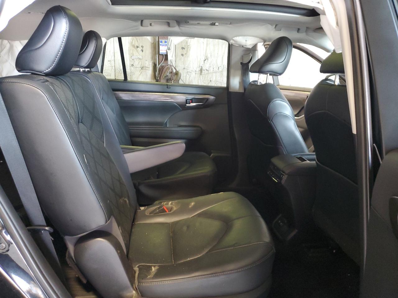 TOYOTA HIGHLANDER HYBRID PLATINUM