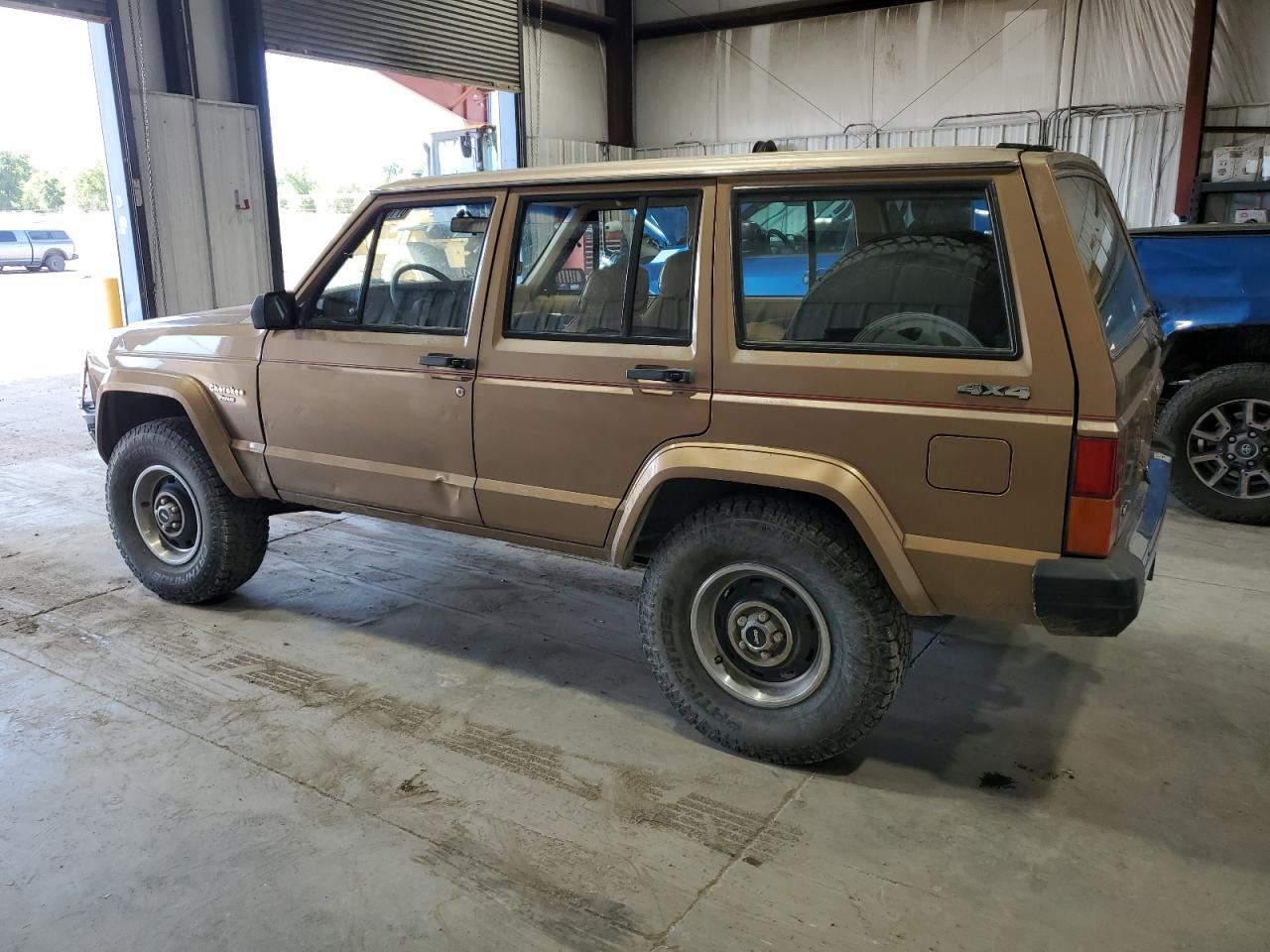 Lot #3216100084 1988 JEEP CHEROKEE P