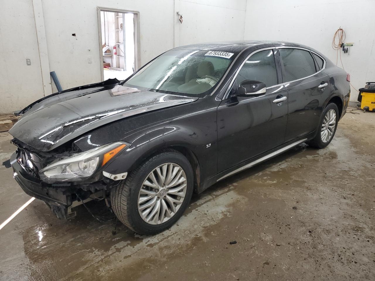 INFINITI Q70 3.7