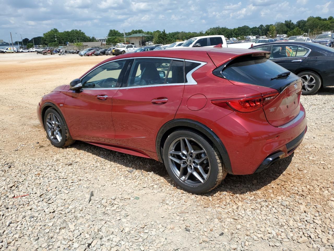 INFINITI QX30 BASE