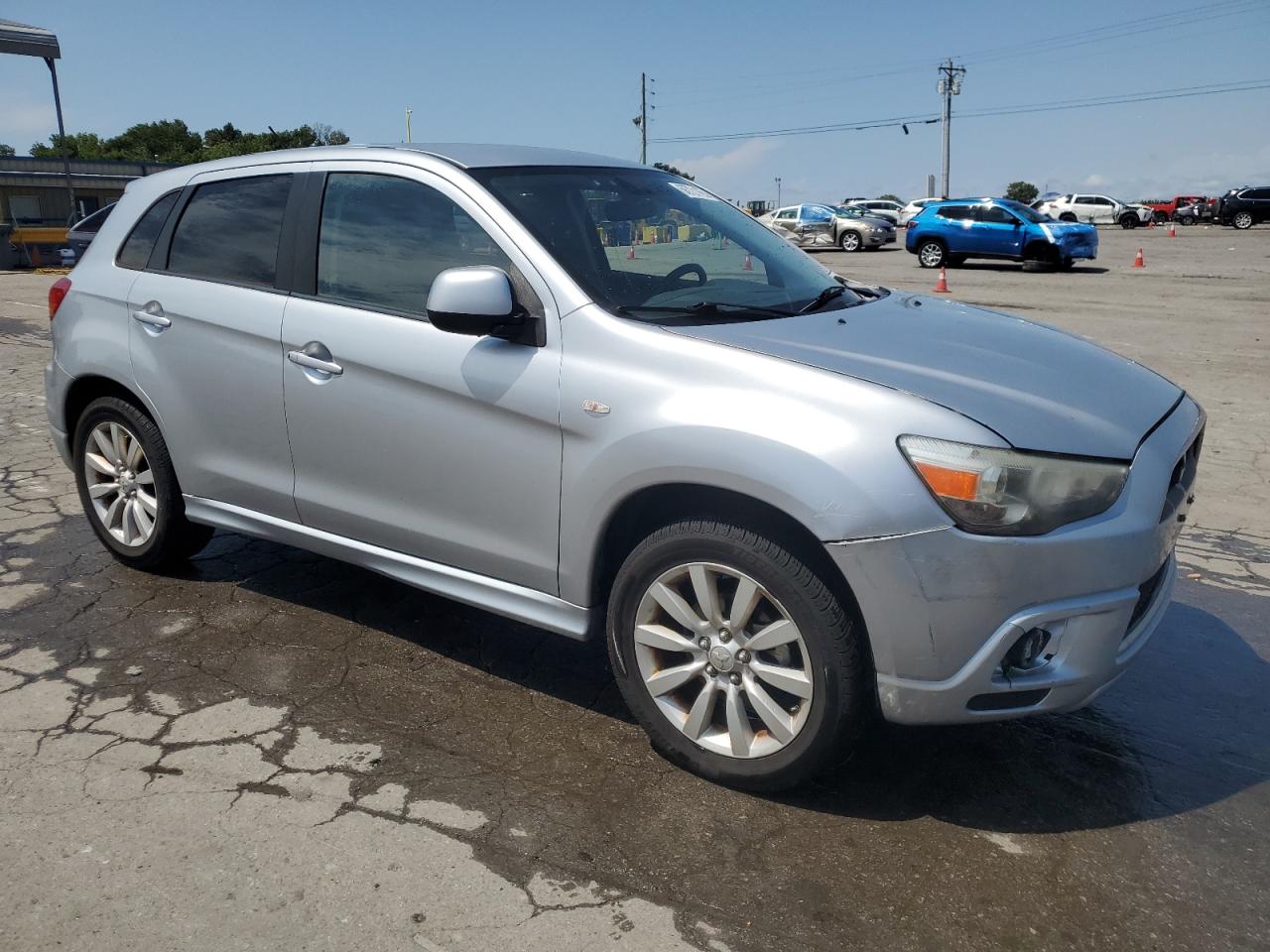 MITSUBISHI OUTLANDER SE