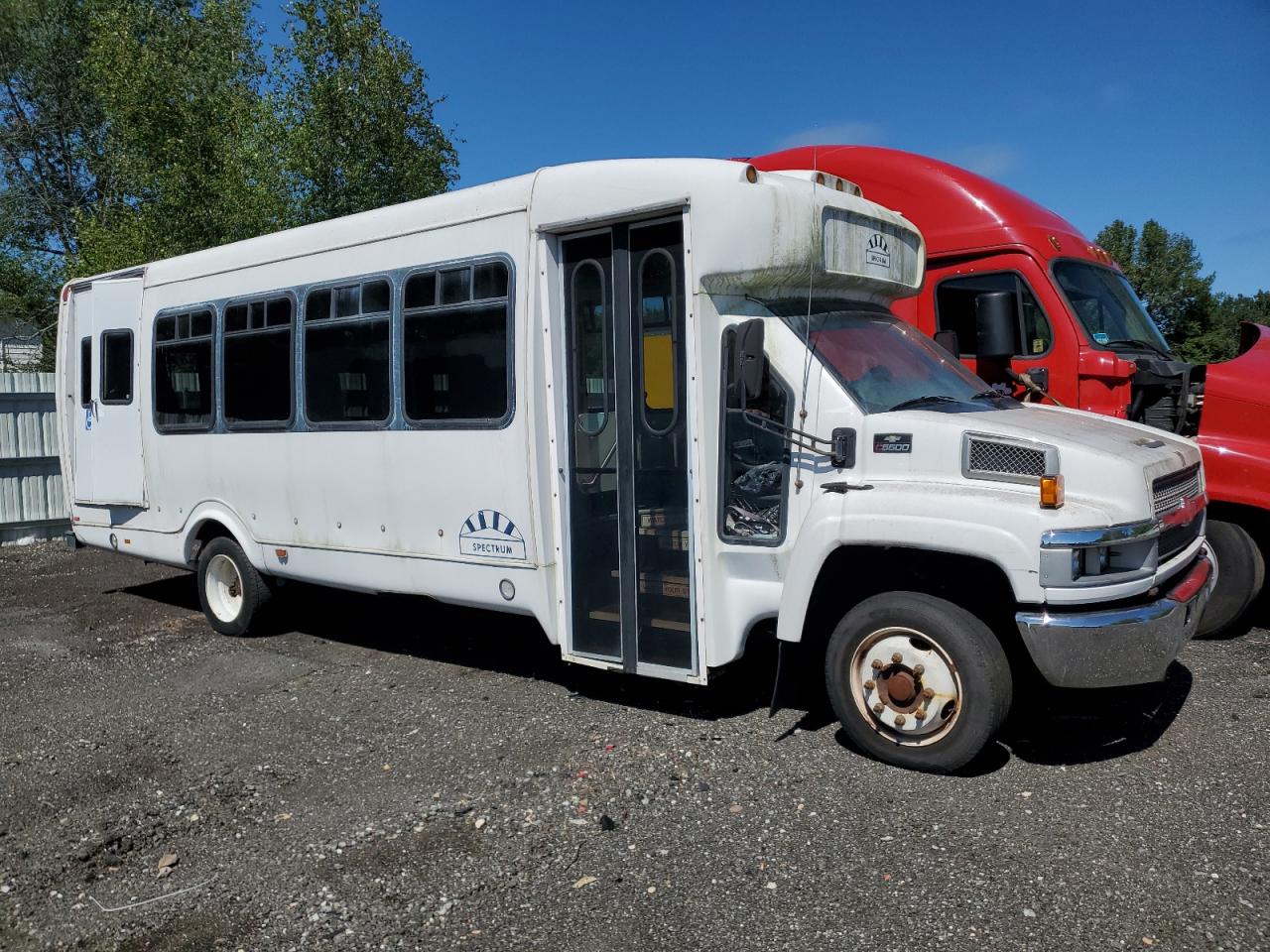 Lot #3226763279 2004 CHEVROLET C5500 C5V0