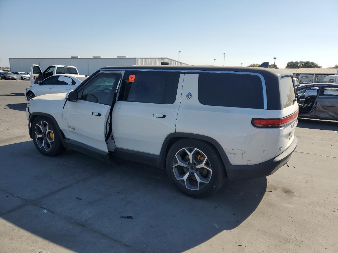 RIVIAN R1S ADVENTURE