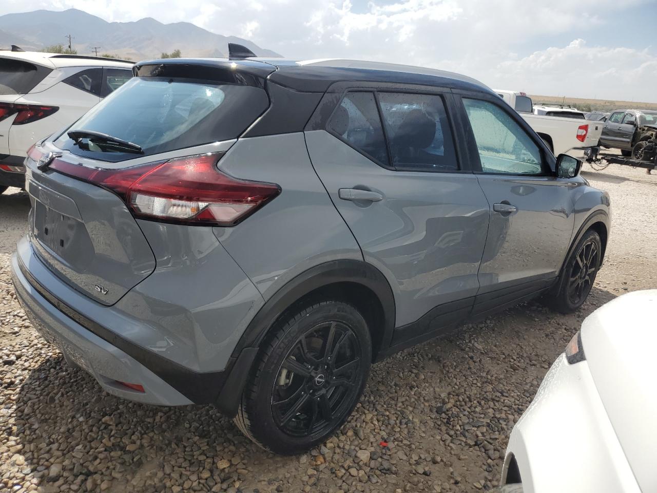 NISSAN KICKS SV