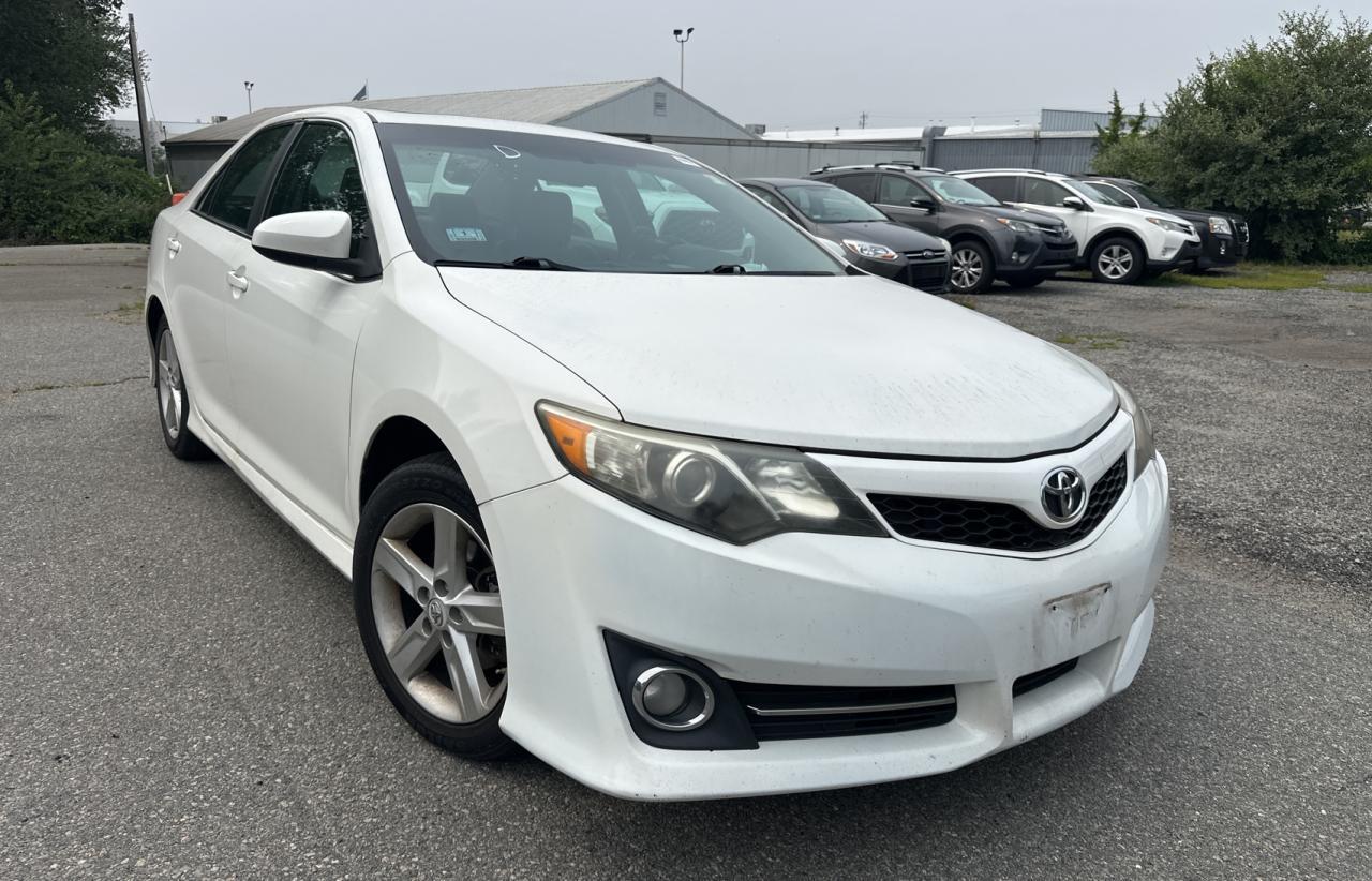 TOYOTA CAMRY BASE