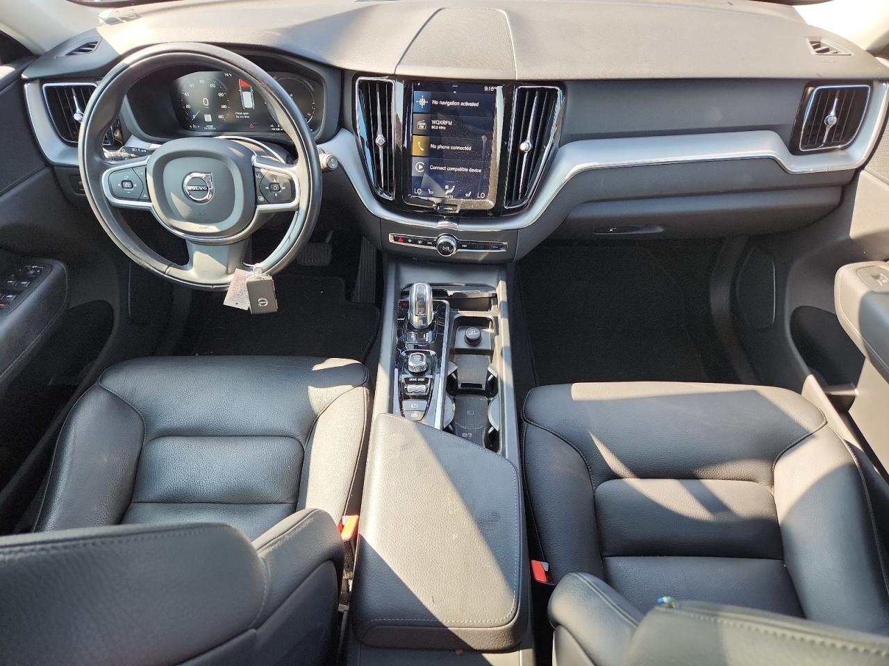 VOLVO XC60 T8 MOMENTUM