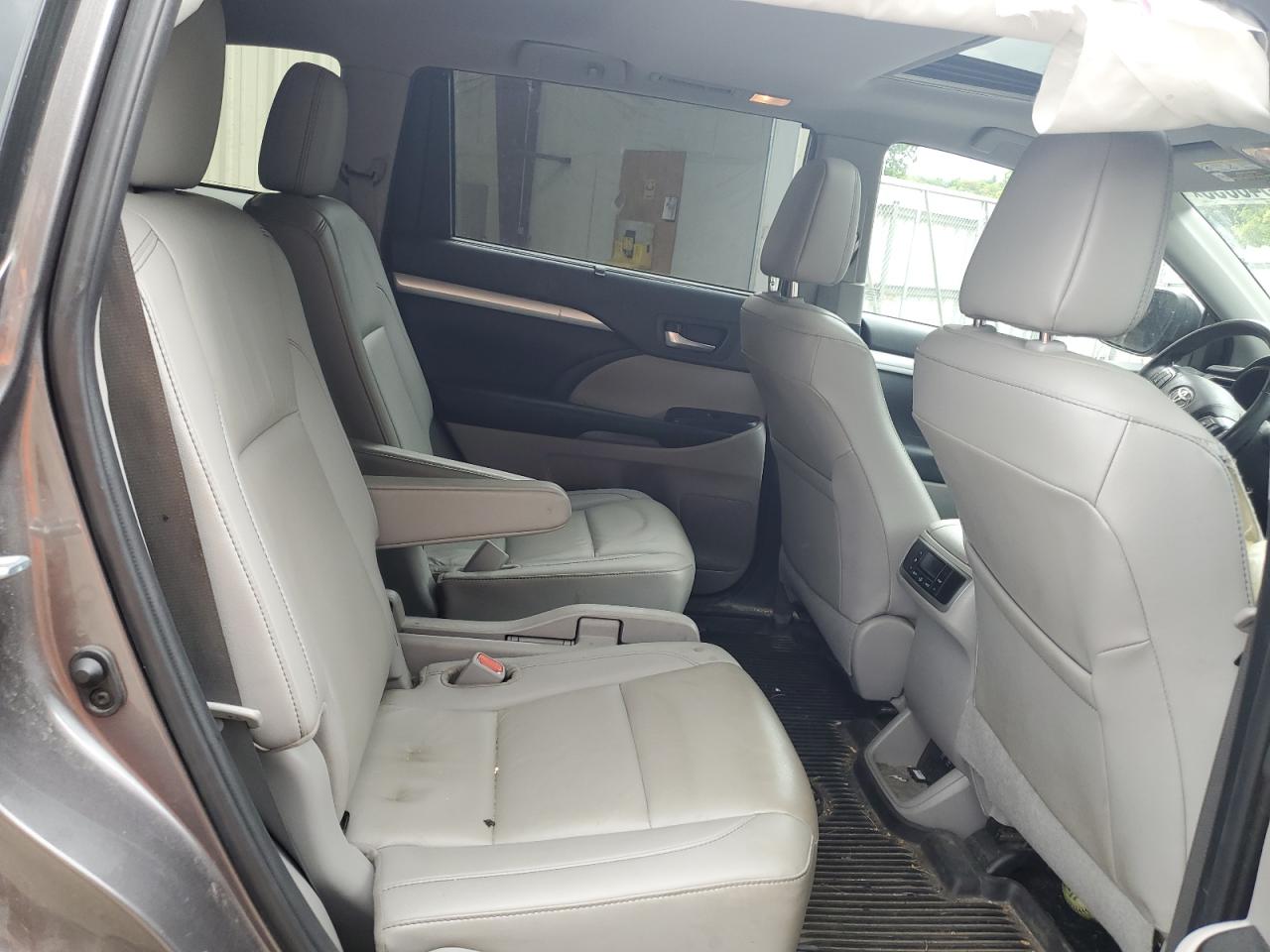 TOYOTA HIGHLANDER SE