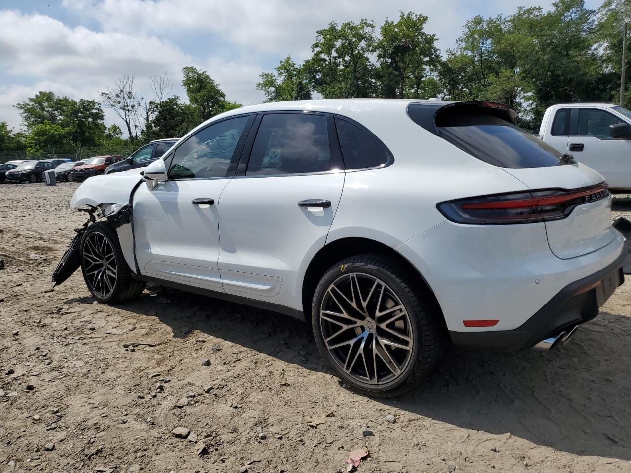 PORSCHE MACAN BASE