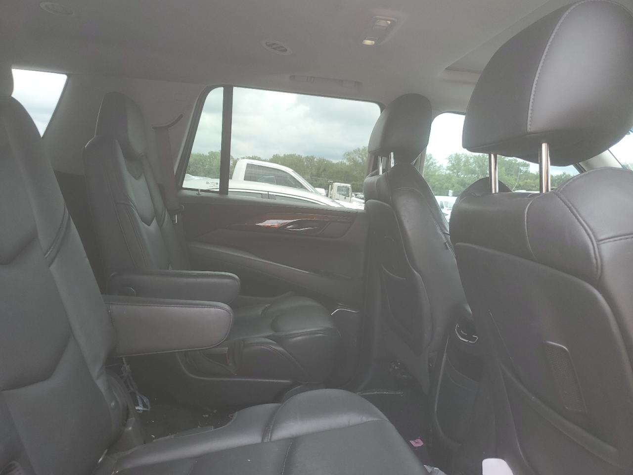 CADILLAC ESCALADE LUXURY