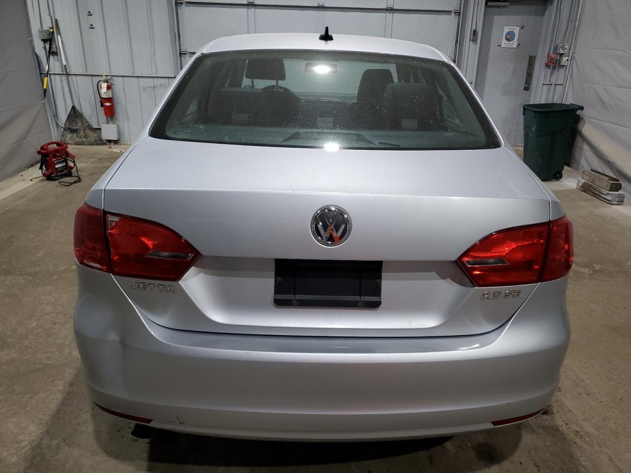 VOLKSWAGEN JETTA SE
