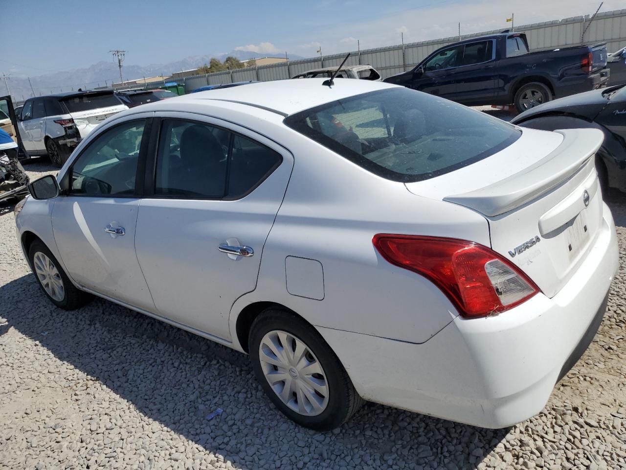 NISSAN VERSA S