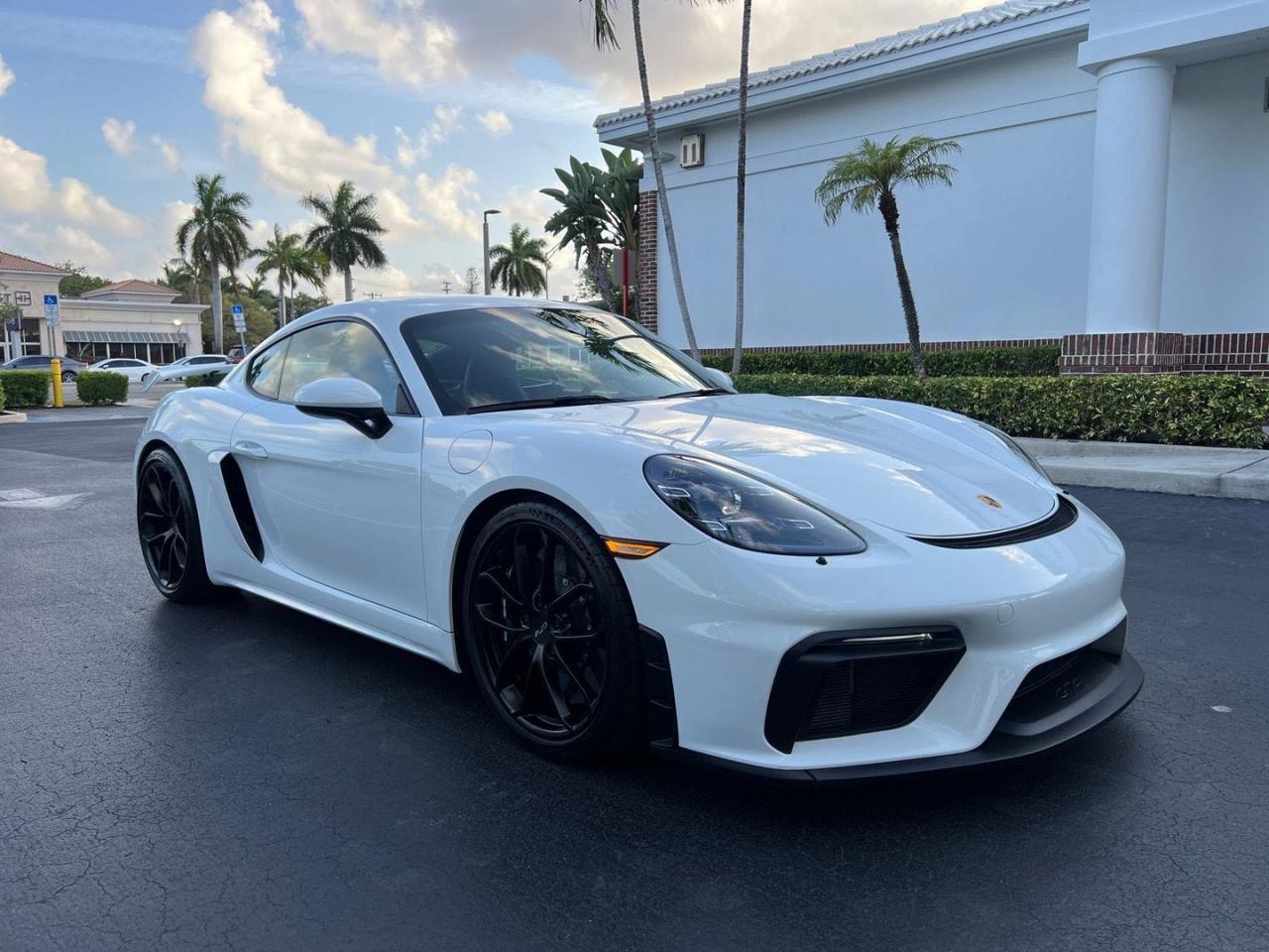 PORSCHE CAYMAN GT4