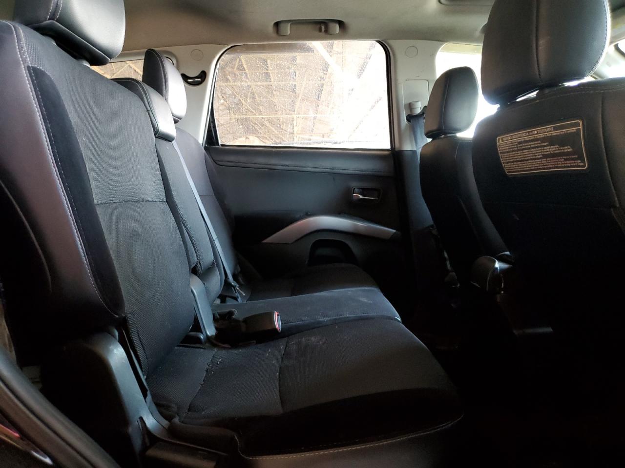 MITSUBISHI OUTLANDER SE