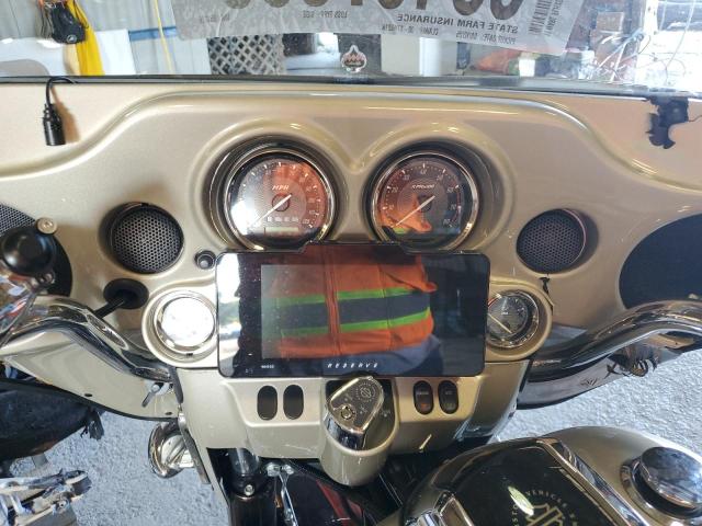 2011 HARLEY-DAVIDSON FLHXSE2 - 1HD1PZ812BB951226