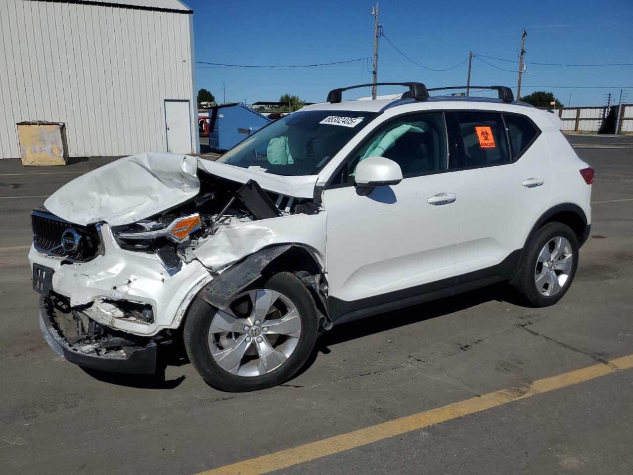 VOLVO XC40 T5 MOMENTUM