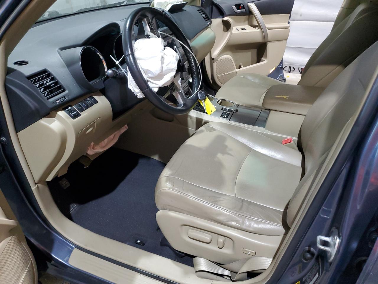 TOYOTA HIGHLANDER BASE