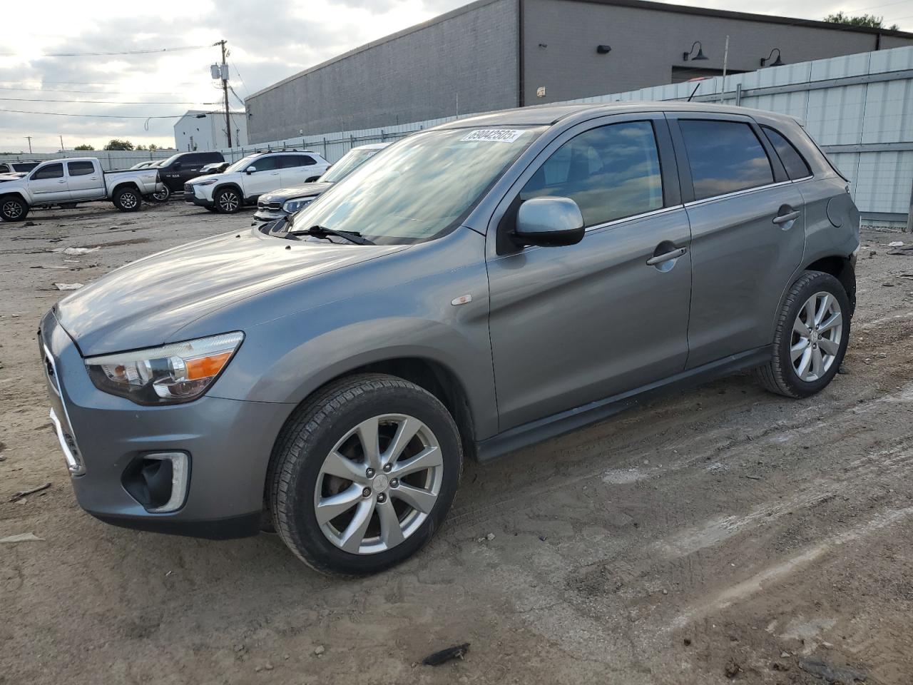 MITSUBISHI OUTLANDER SE