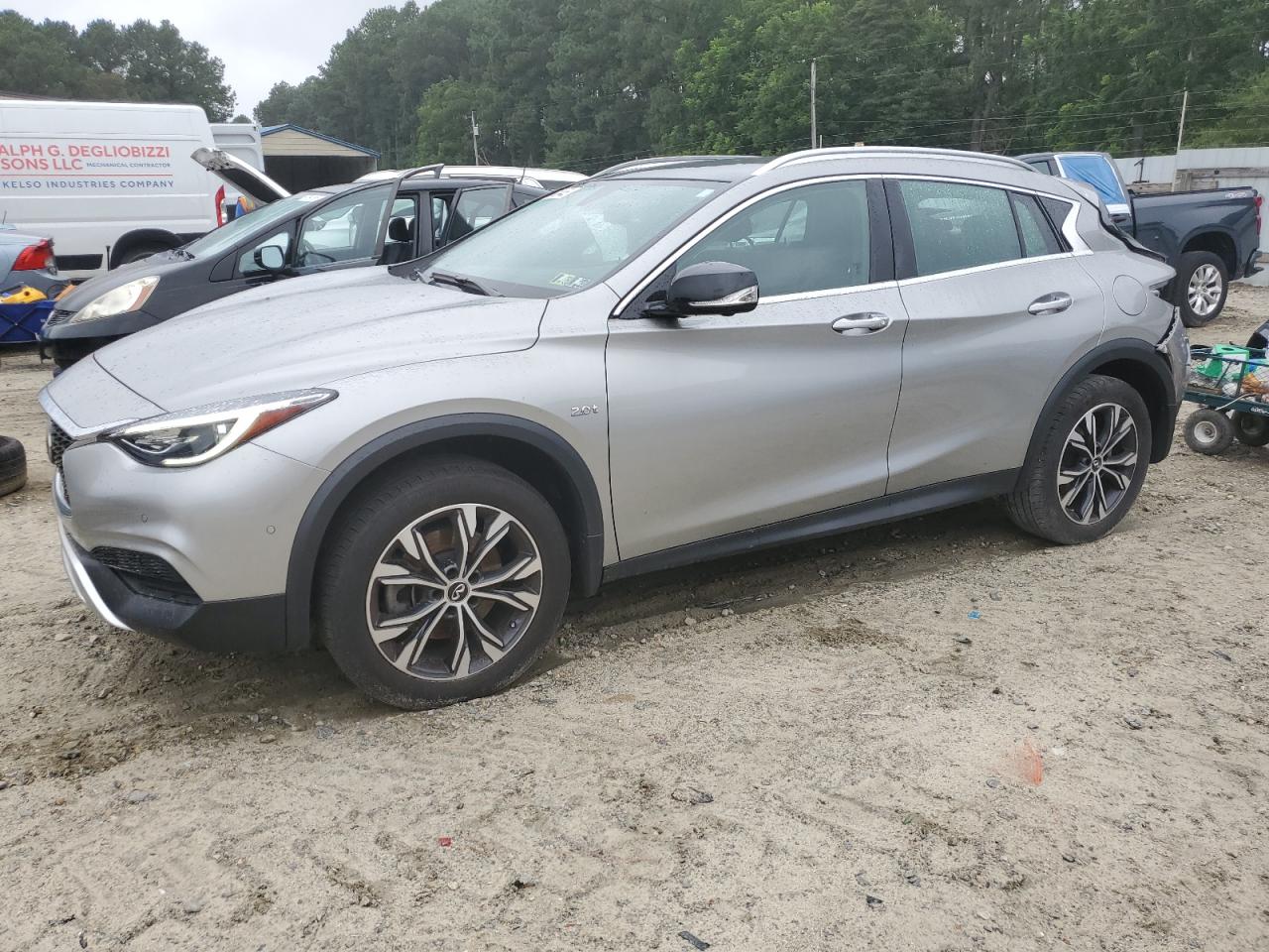 INFINITI QX30 LUXE