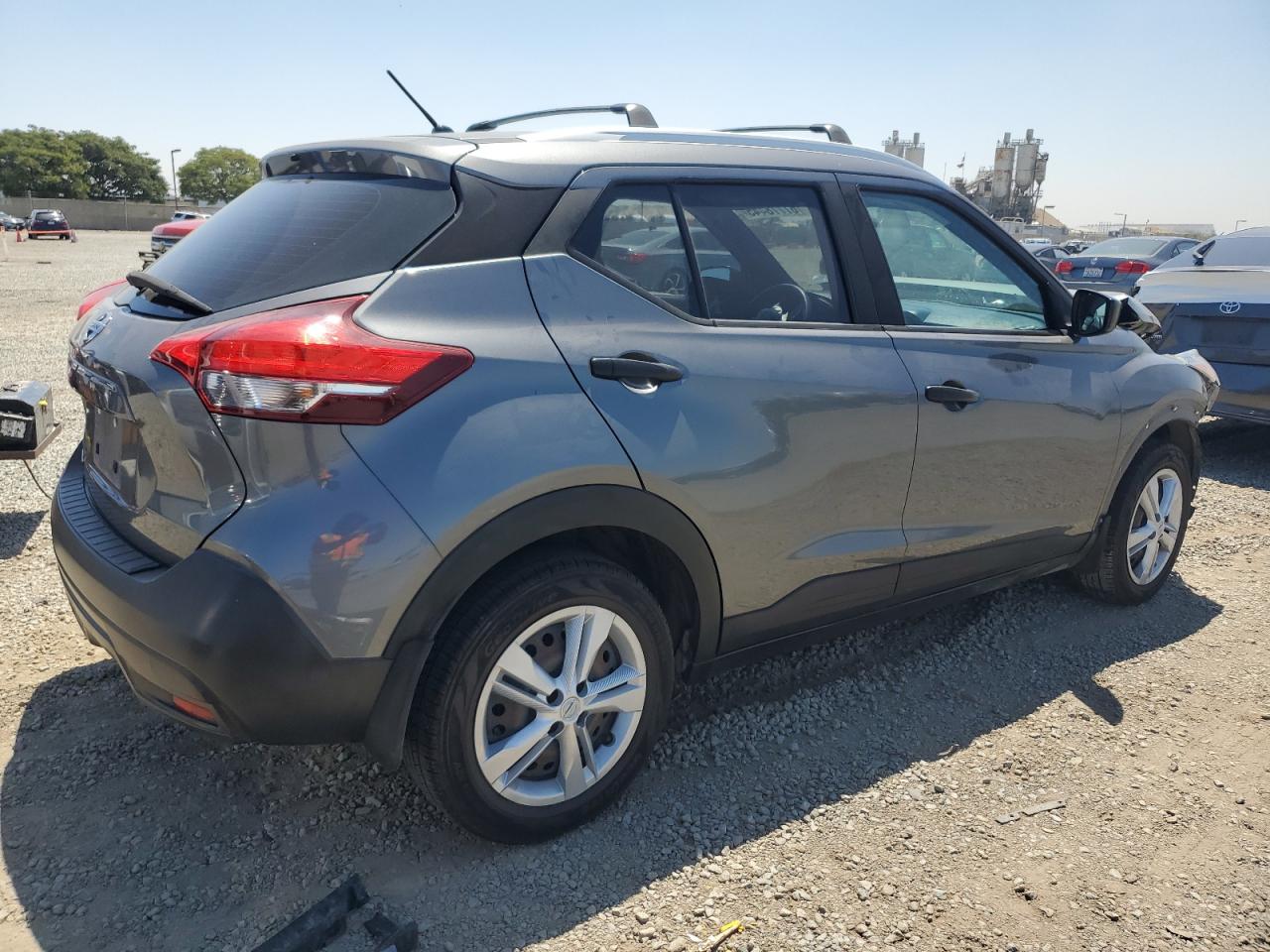 NISSAN KICKS S
