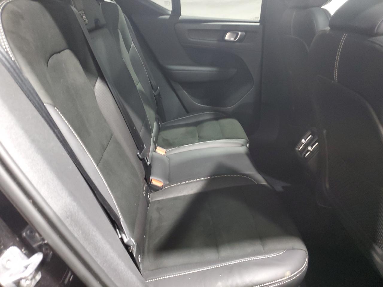 VOLVO XC40 T5 R-DESIGN