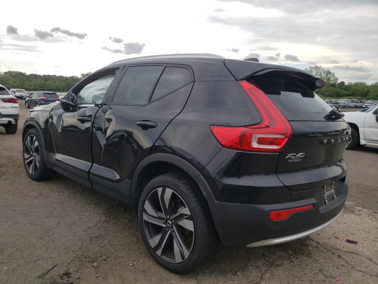VOLVO XC40 PLUS
