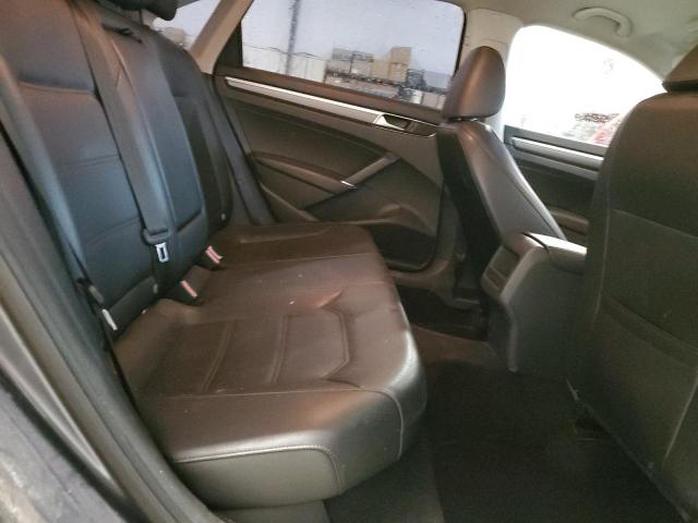 2017 VOLKSWAGEN PASSAT R-L 1VWDT7A35HC013098