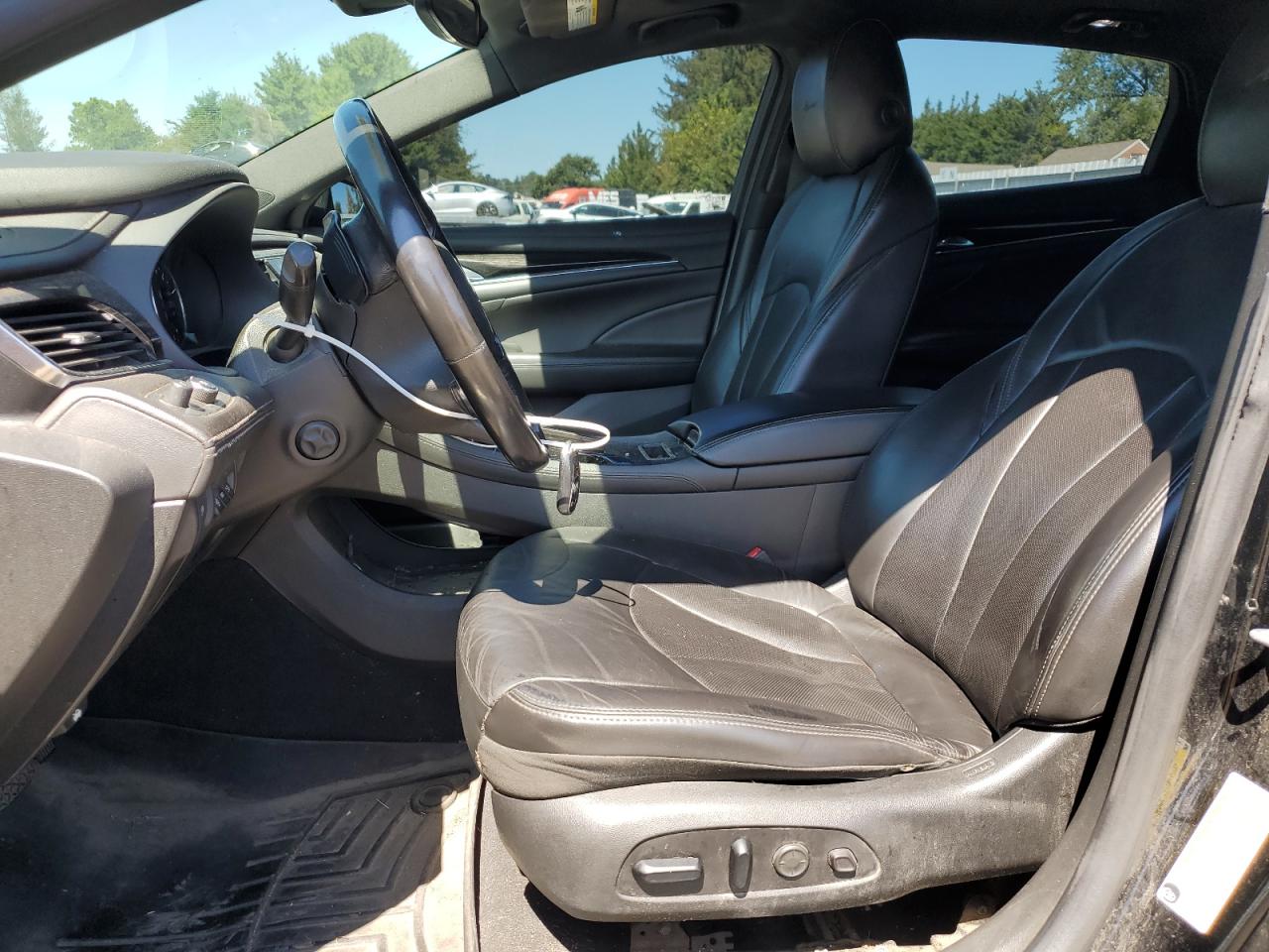 BUICK LACROSSE AVENIR