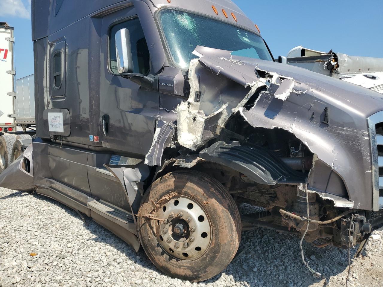 Lot #3301598631 2022 FREIGHTLINER CASCADIA 1