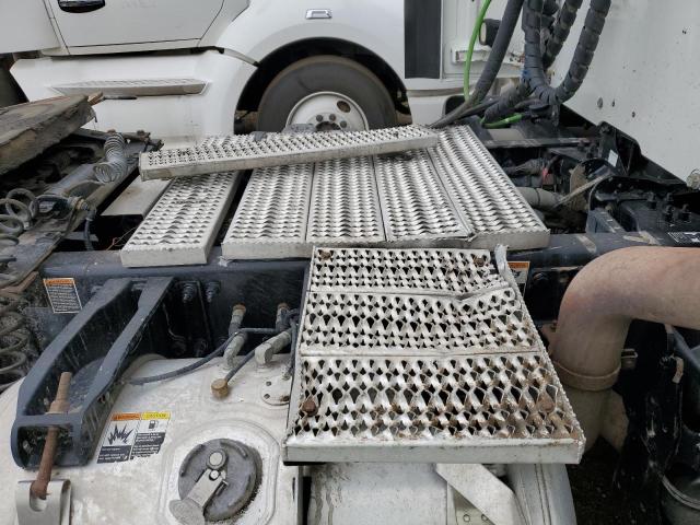 2017 PETERBILT TRACTOR 579 #3246031191