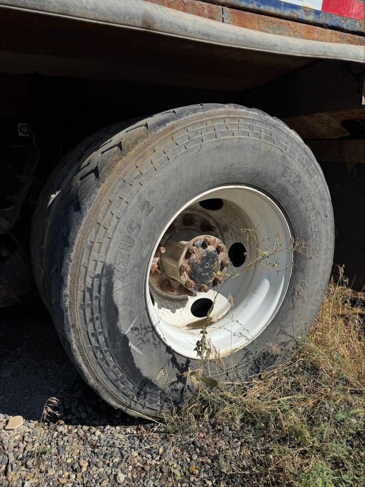 Lot #3241007707 2014 PETERBILT 320