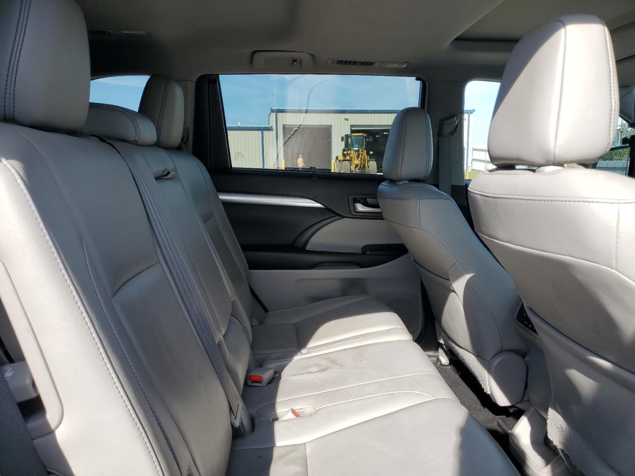 TOYOTA HIGHLANDER SE