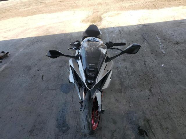 2024 SUZUKI GSX800 F - JS1EM13B7R7103797