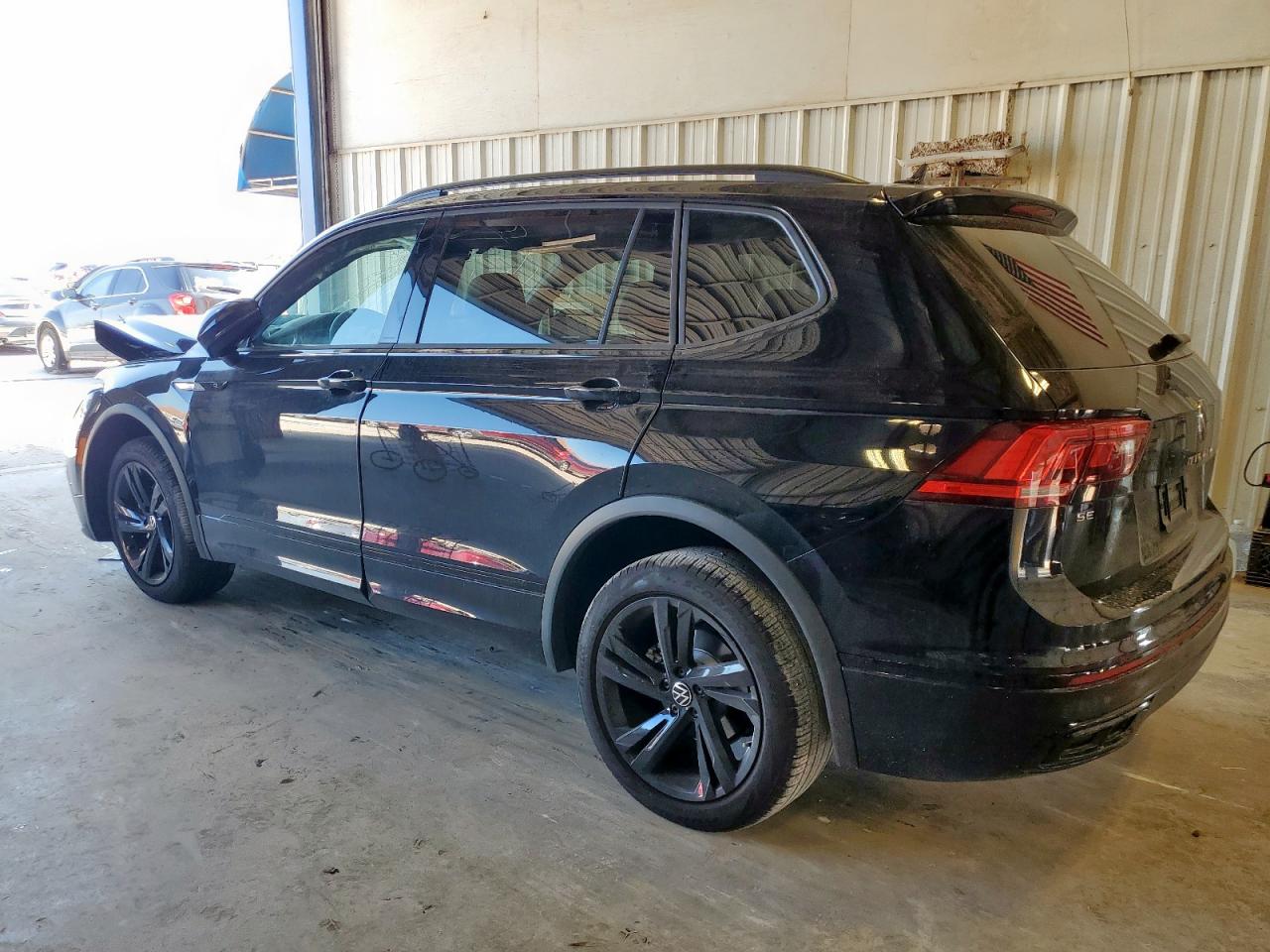 VOLKSWAGEN TIGUAN SE R-LINE BLACK