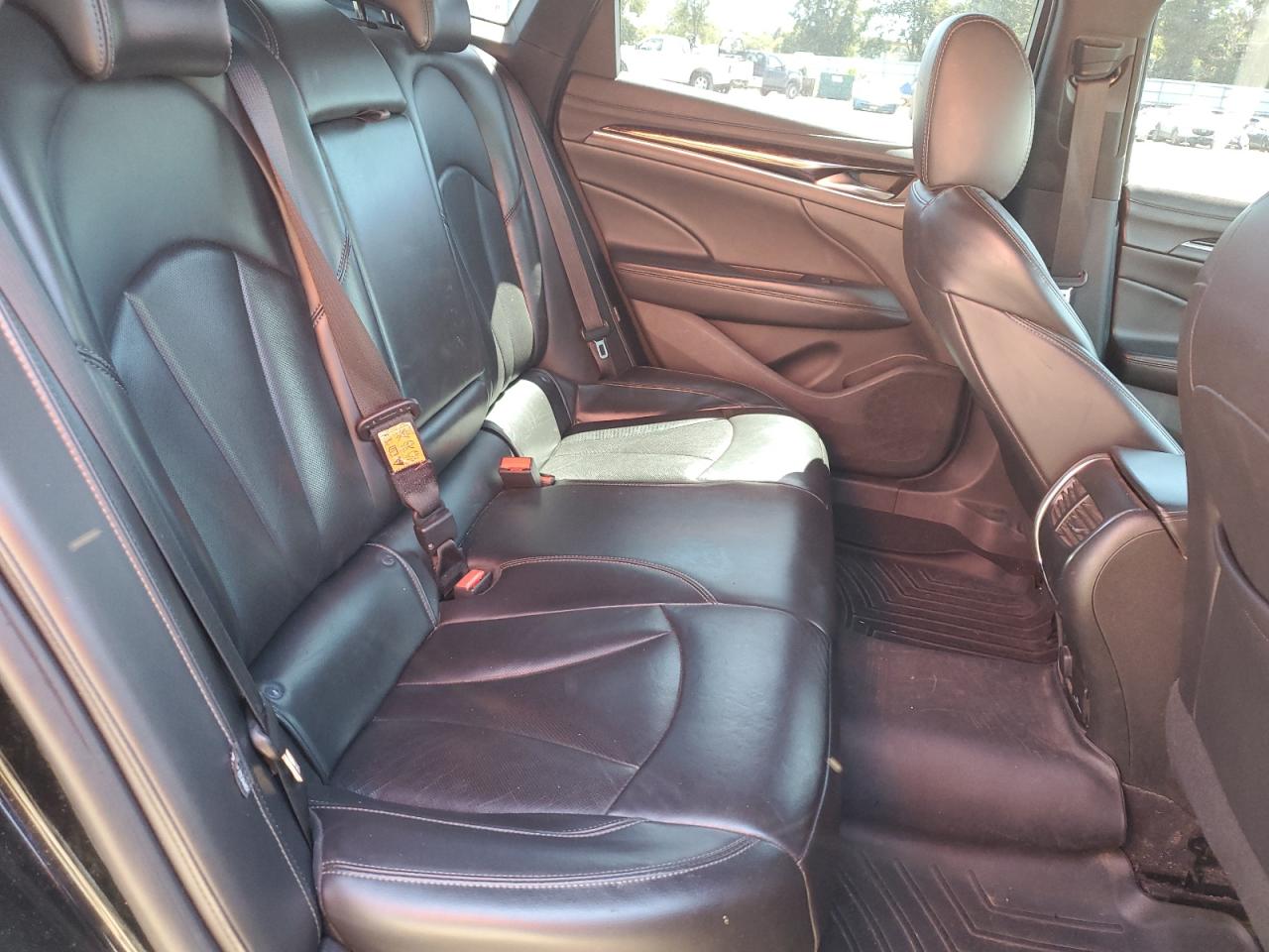 BUICK LACROSSE AVENIR