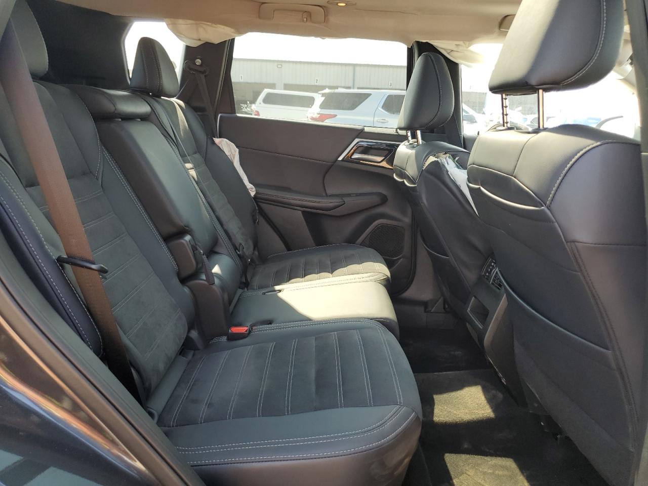 MITSUBISHI OUTLANDER SE