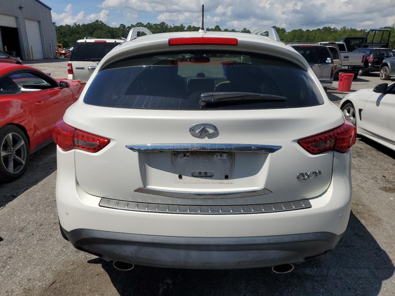 INFINITI QX70
