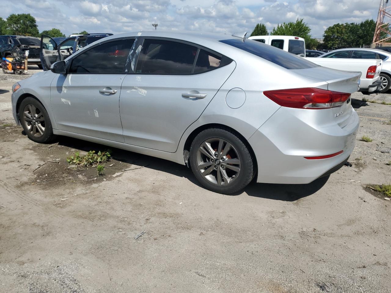 HYUNDAI ELANTRA SE