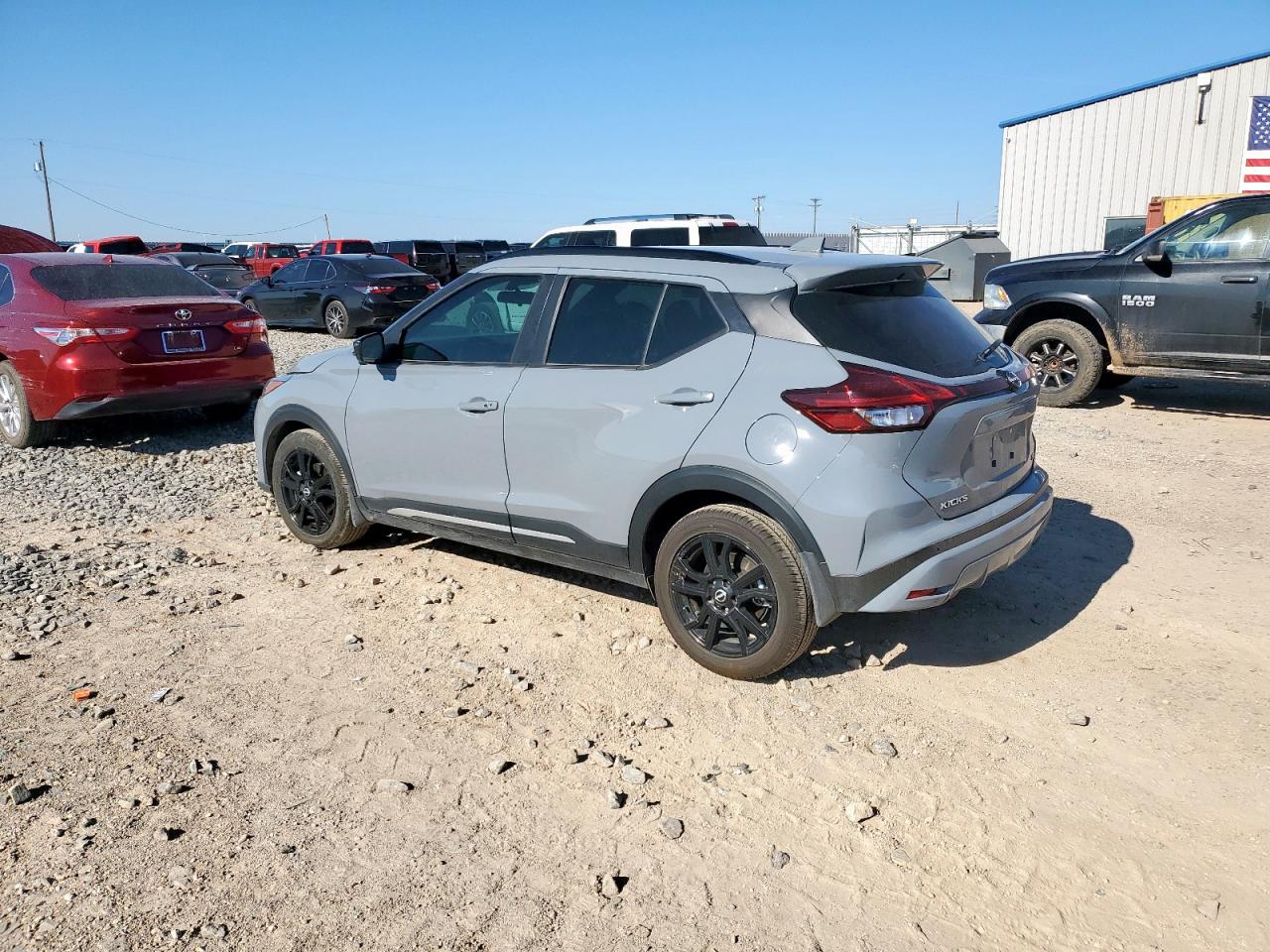NISSAN KICKS SR
