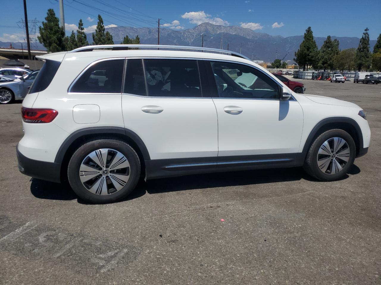 MERCEDES-BENZ EQB 300 4MATIC