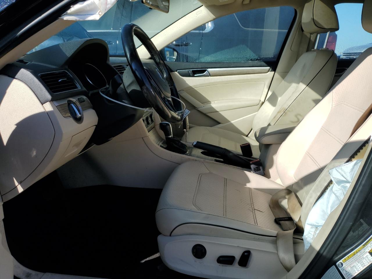 VOLKSWAGEN PASSAT SE