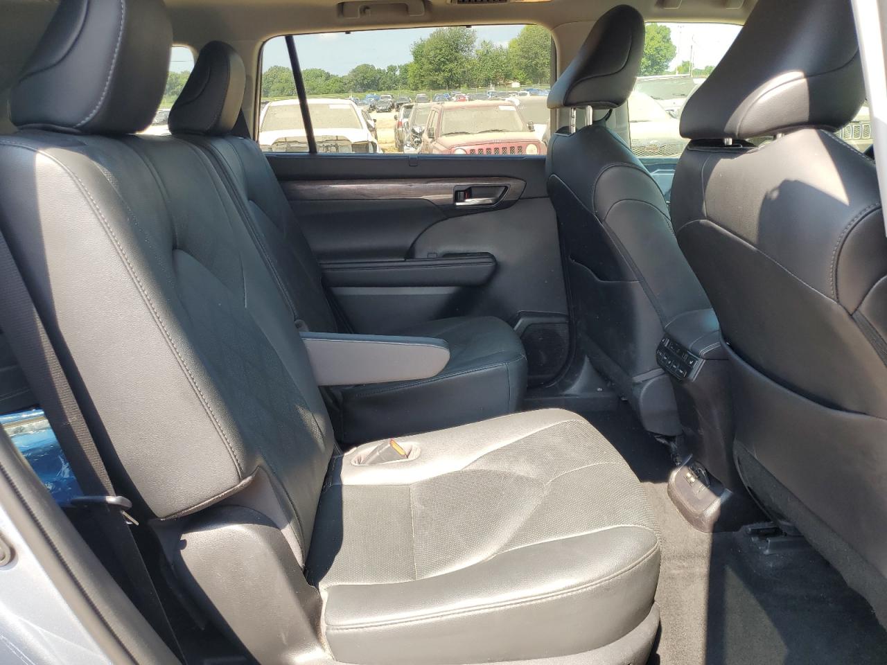 TOYOTA HIGHLANDER PLATINUM