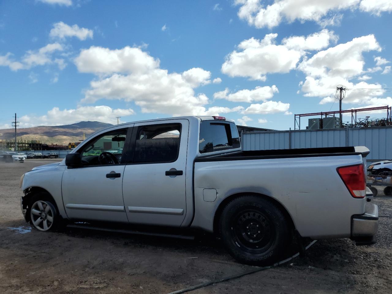 NISSAN TITAN S