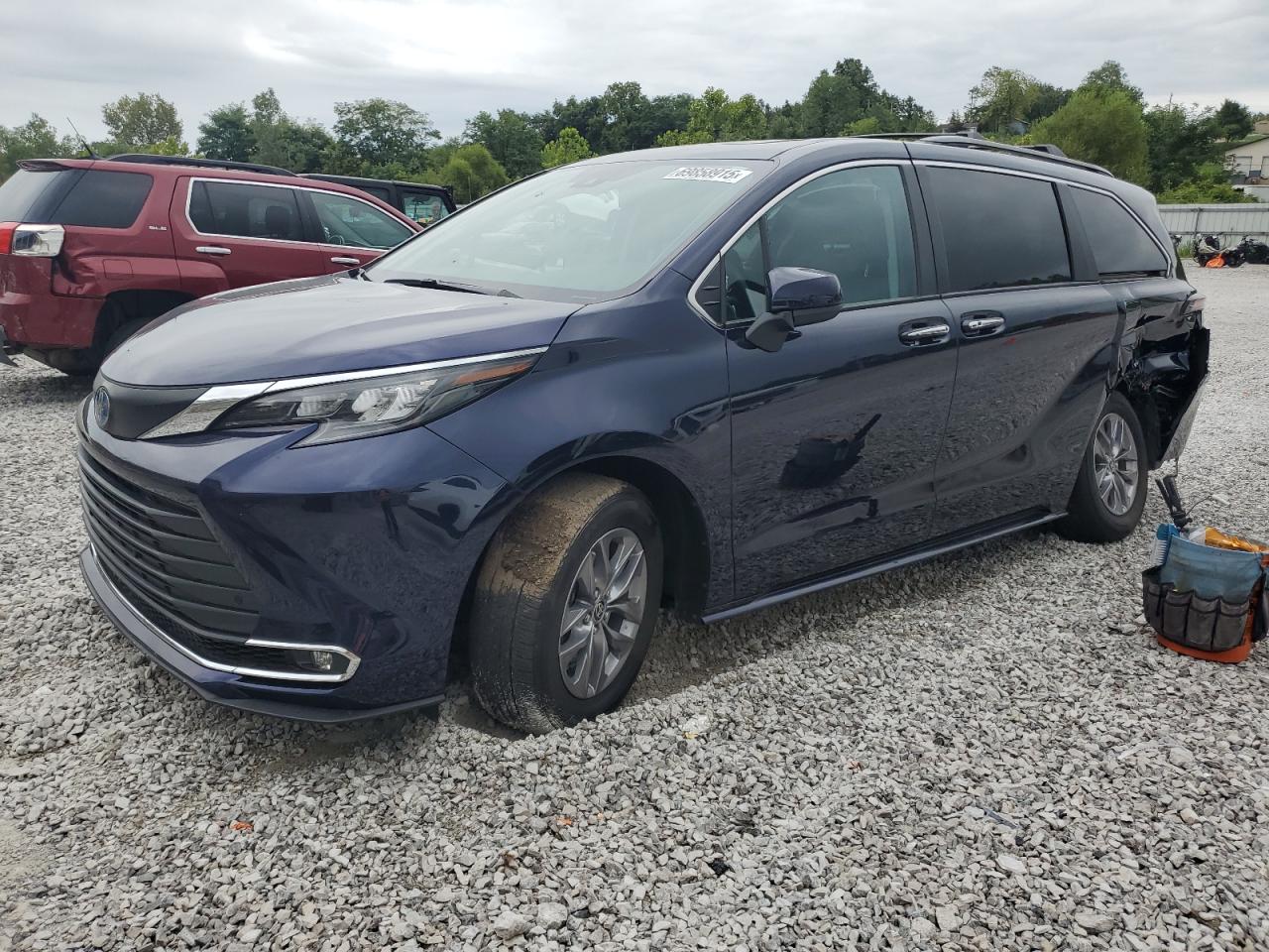 TOYOTA SIENNA XLE