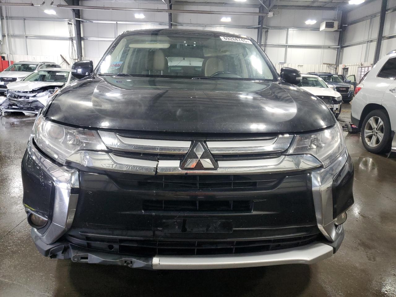 MITSUBISHI OUTLANDER SE
