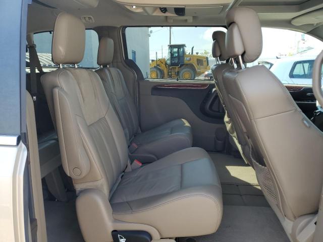 2016 CHRYSLER TOWN & COU - 2C4RC1GG2GR222675