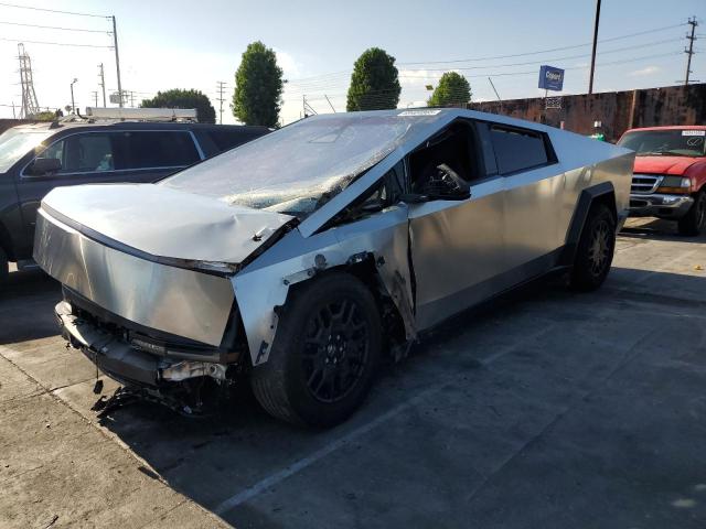 TESLA CYBERTRUCK
