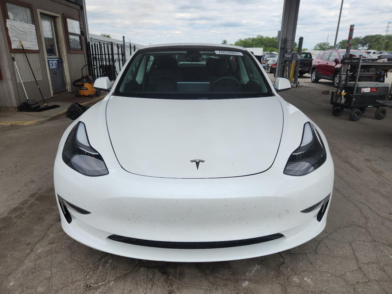 TESLA MODEL 3