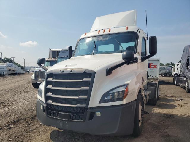 FREIGHTLINER CASCADIA 1 2025 white  diesel 3AKJHLDV1SDVV3652 photo #3